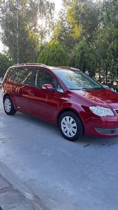 Продаю Volkswagen Touran 1.6mpi