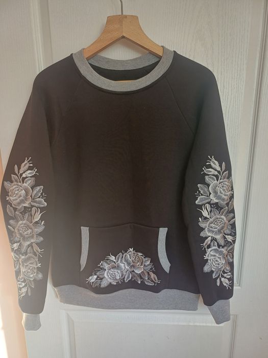 Piękny ciepły dres z haftem r.42