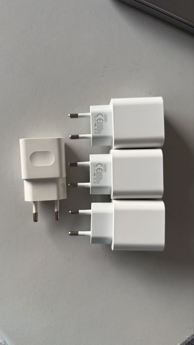 4 Carregadores USB-C + USB