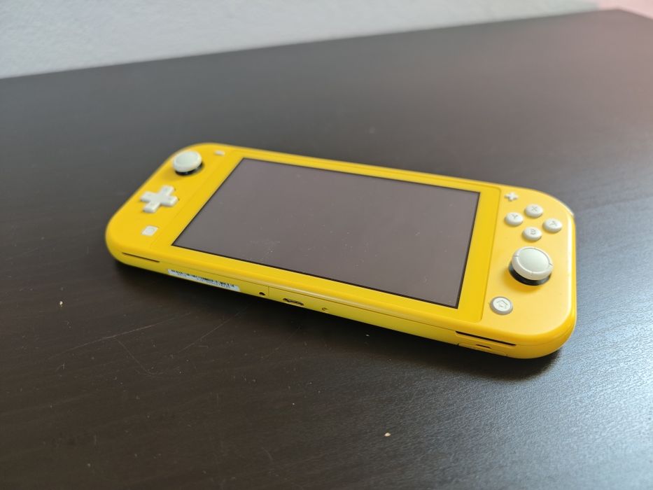 Nintendo Switch Lite Amarela