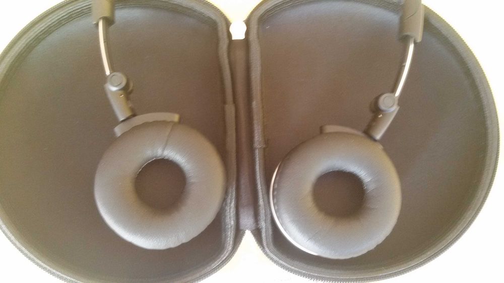 Fones Bluetooth com estojo, Original da Mercedes Benz