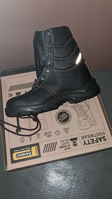 Buty olejo odporne, zimowe, metka rozm.43. W praktyce jak 44.