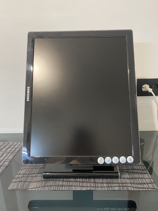 Монитор Samsung Syncmaster 971P