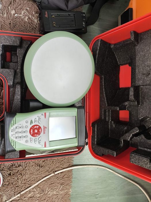 Odbiornik GNSS GPS Leica GS gs08 plus z rejestratorem CS10