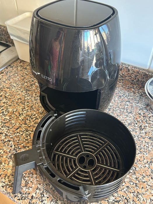 Air fryer na cor preta