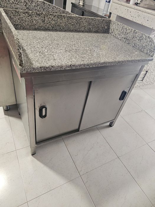 Bancada  2 portas com granito