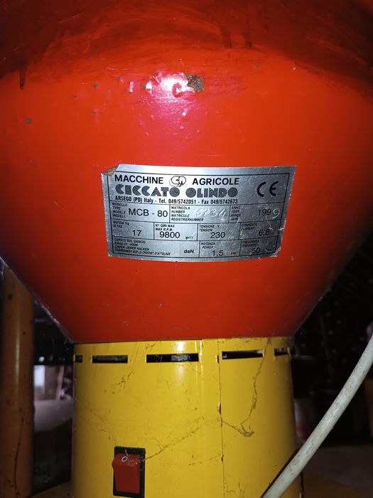 Moinho moer cereais com 3 crivos