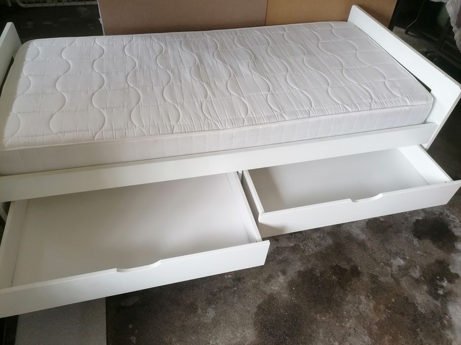 Cama duplal com arrumação