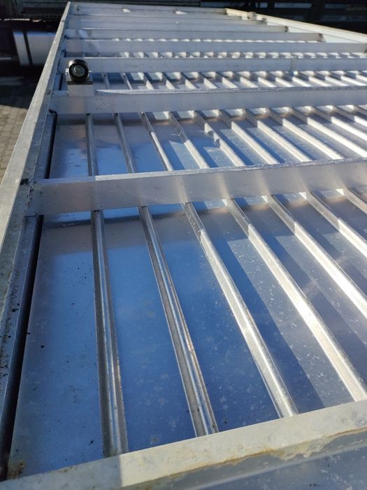 Stoły zalewowe 1.6mx5.65m z wkładem aluminiowym
