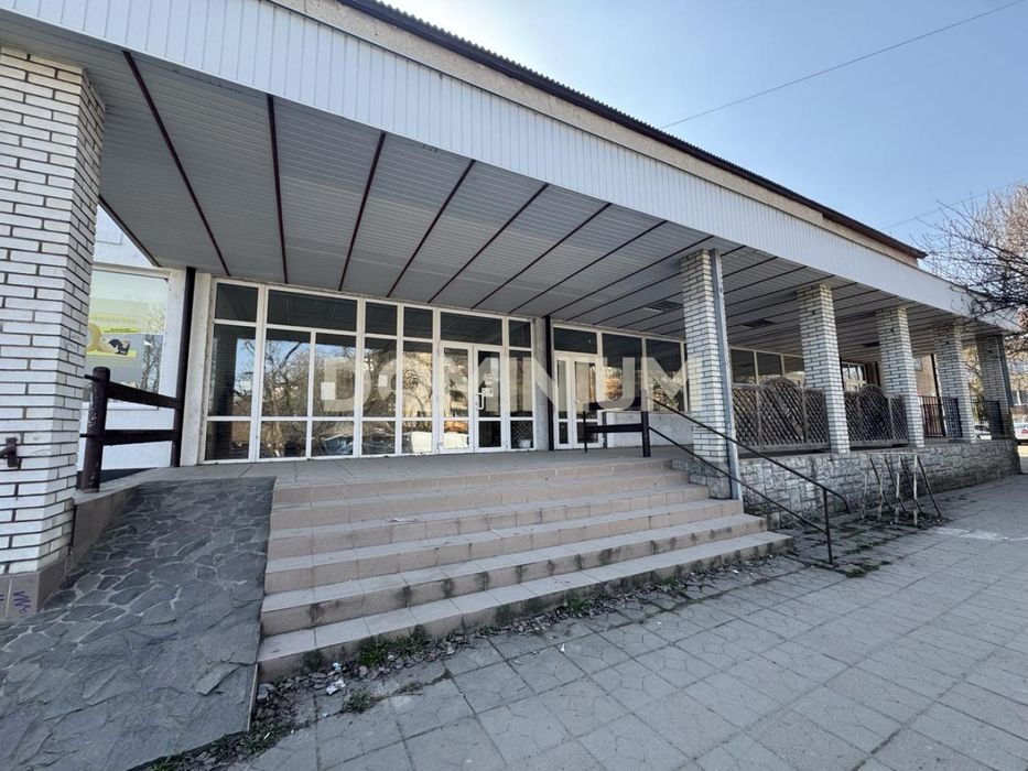 Магазин + офіси + склад, 520 м², прохідне місце,м.Виноградів