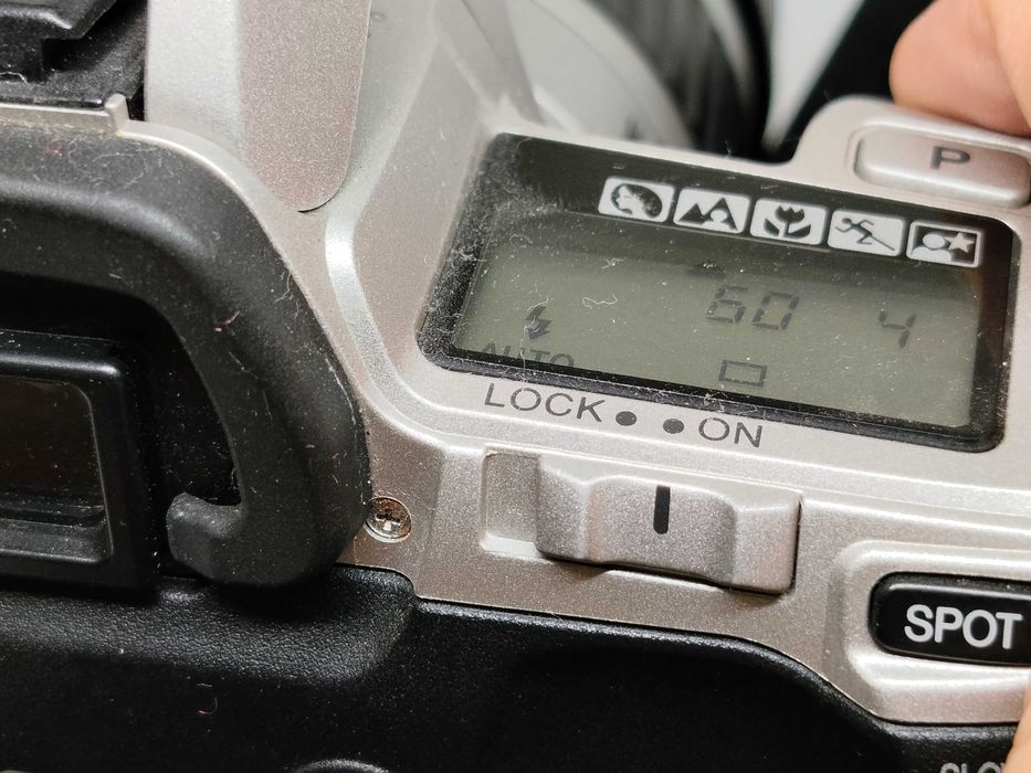 Minolta Dynax 505si Silver + AF 28-80 + filtro UV – totalmente funcional