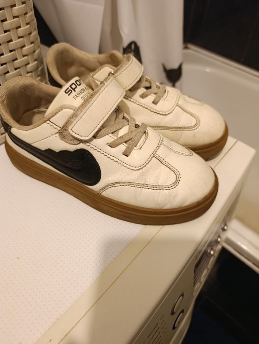 Кросівки на дівчинку