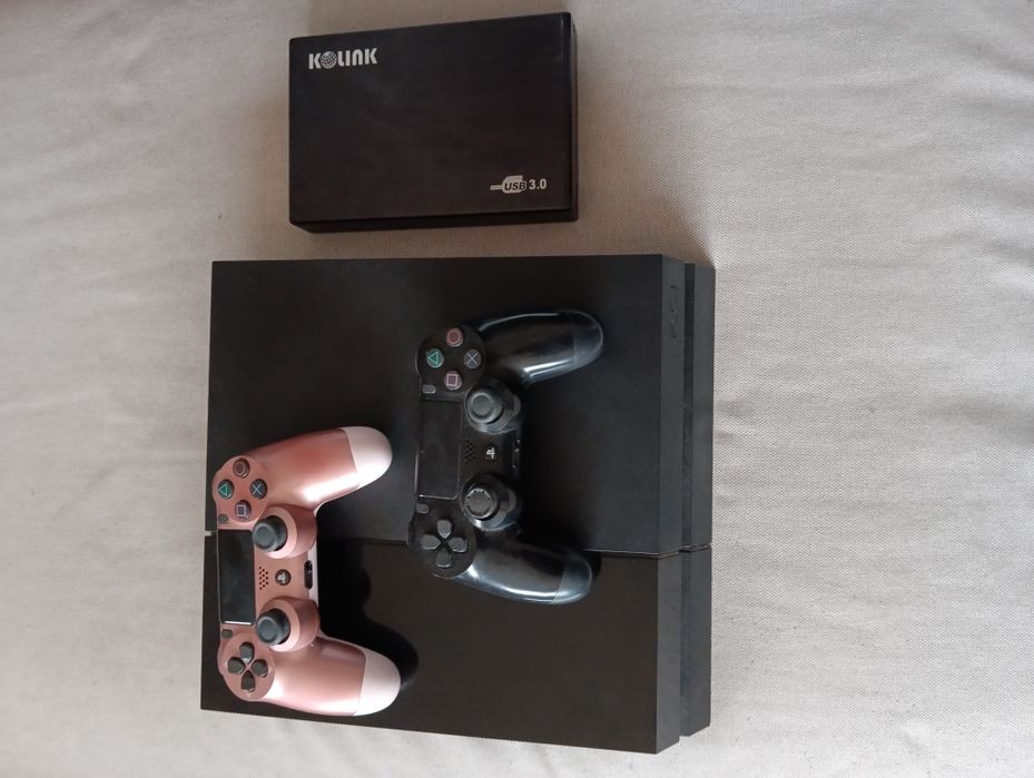 PlayStation 4 500 gb desbloqueada + HD 2tb