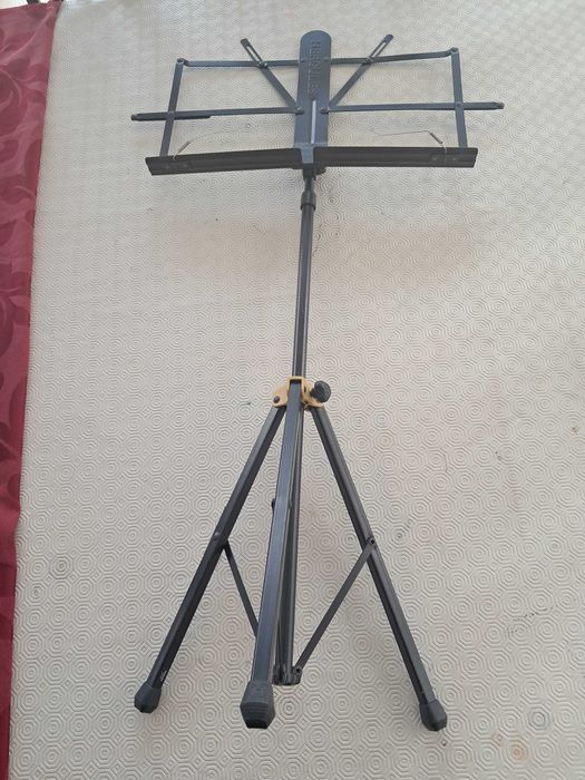 Stand tripe musica hercules como novo