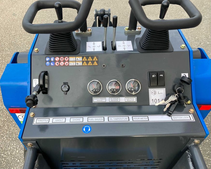 Mini pá carregadora RIPPA motor KUBOTA