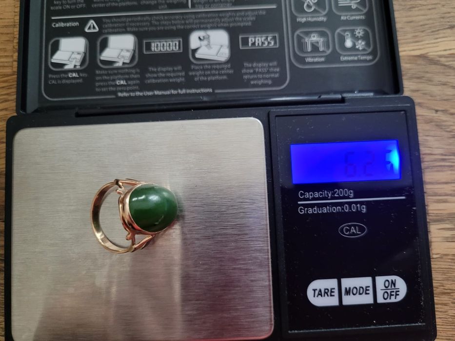 Złoty pierścionek próby 14K/583 z nefrytem