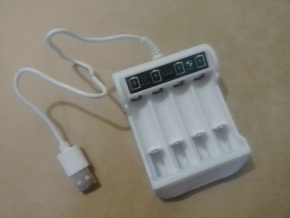 Carregador de pilhas USB
