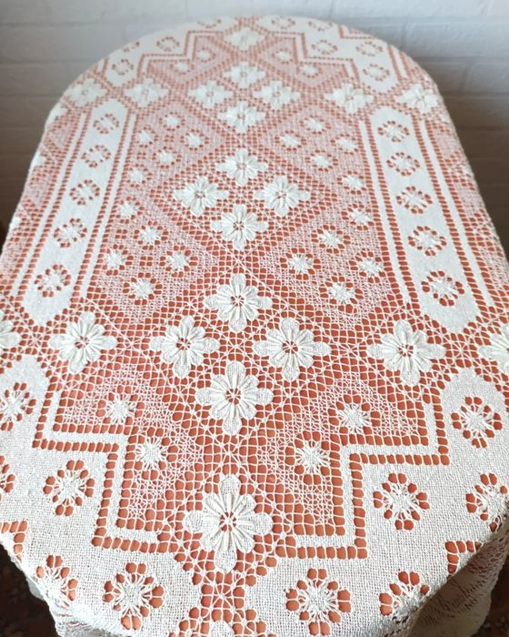 Скатерть. Кружевная скатерть. Праздничная скатерть.