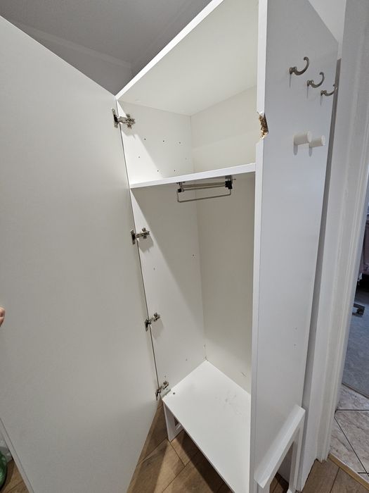 Szafa do przedpokoju z lustrem garderoba