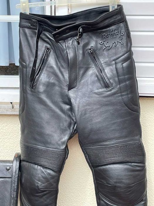 calças de moto tamanho 32 da marca buffalo, couro preto