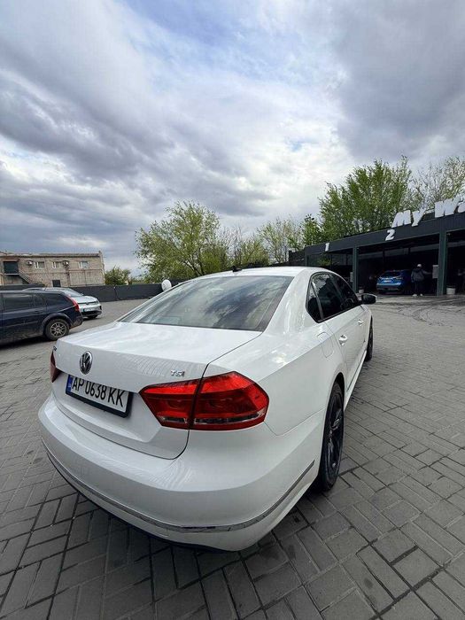 Продам Volkswagen Passat 2014 року SE