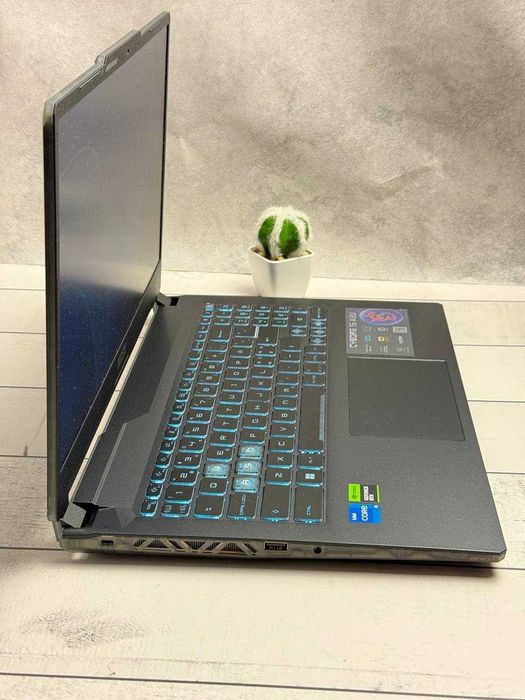 MSI CYBORG 15 A12U i5-12450H RTX 2050 4gb DDR6 8ram ssd 500 NVmE 144hz