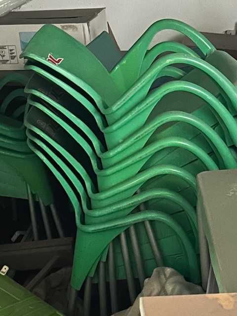 Cadeiras e mesas explanada