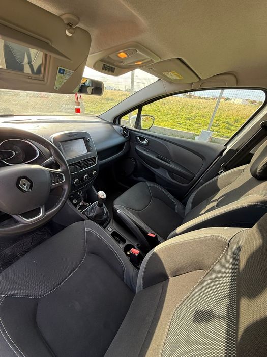 Vendo Renault Clio 2018
Gasóleo 
Revisão feita
Pneus Novos
Kilometros 232.000
Valor: 7.000€