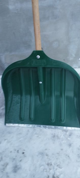 Лопата для снігу