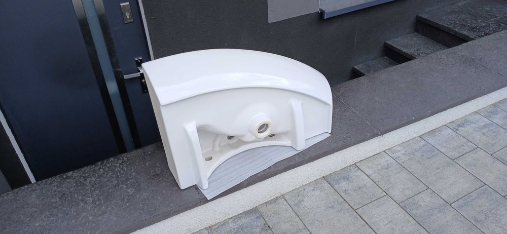 Umywalka narożna Cersanit