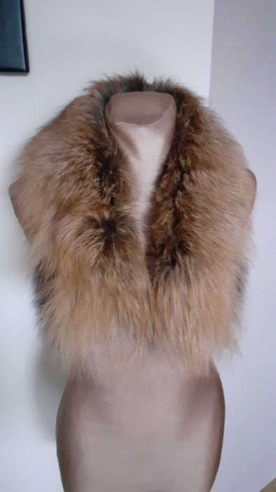Duży kołnierz z lisa
