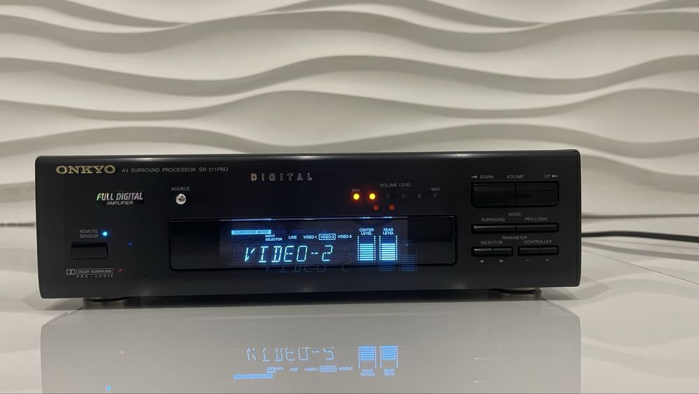 Midi wieża/ ONKYO® Surround Processor model : SR 211 PRO