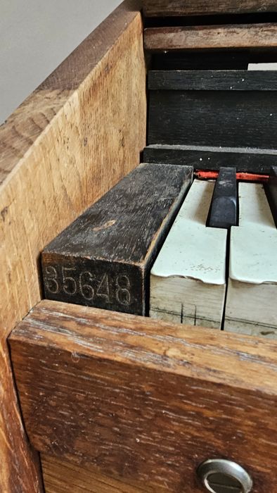 Harmonium antigo  de foles