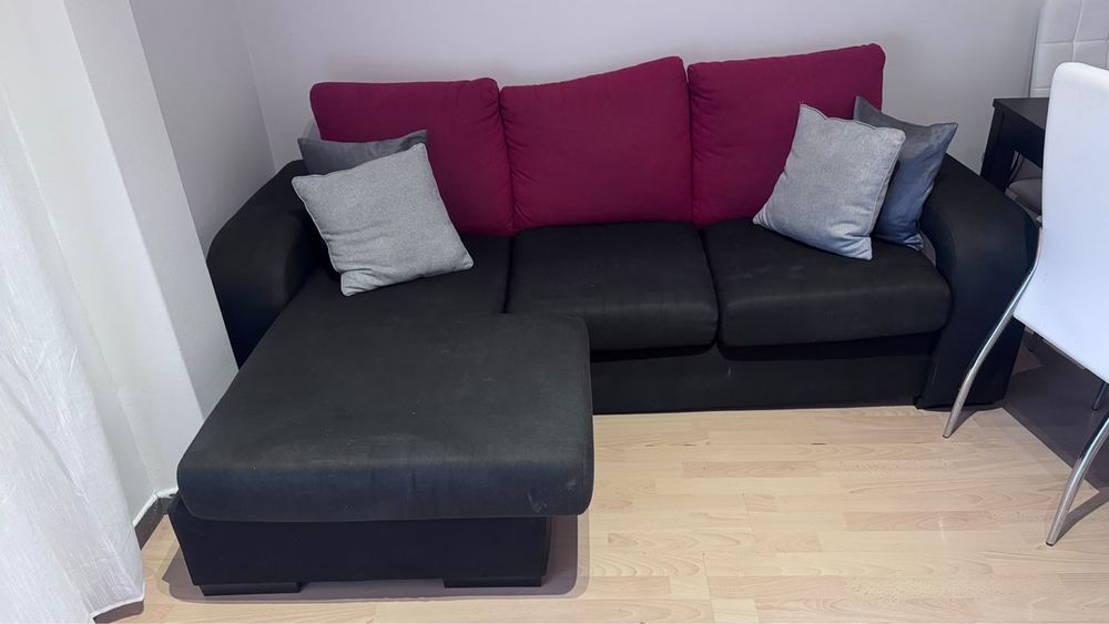 Sofa vermelho e preto