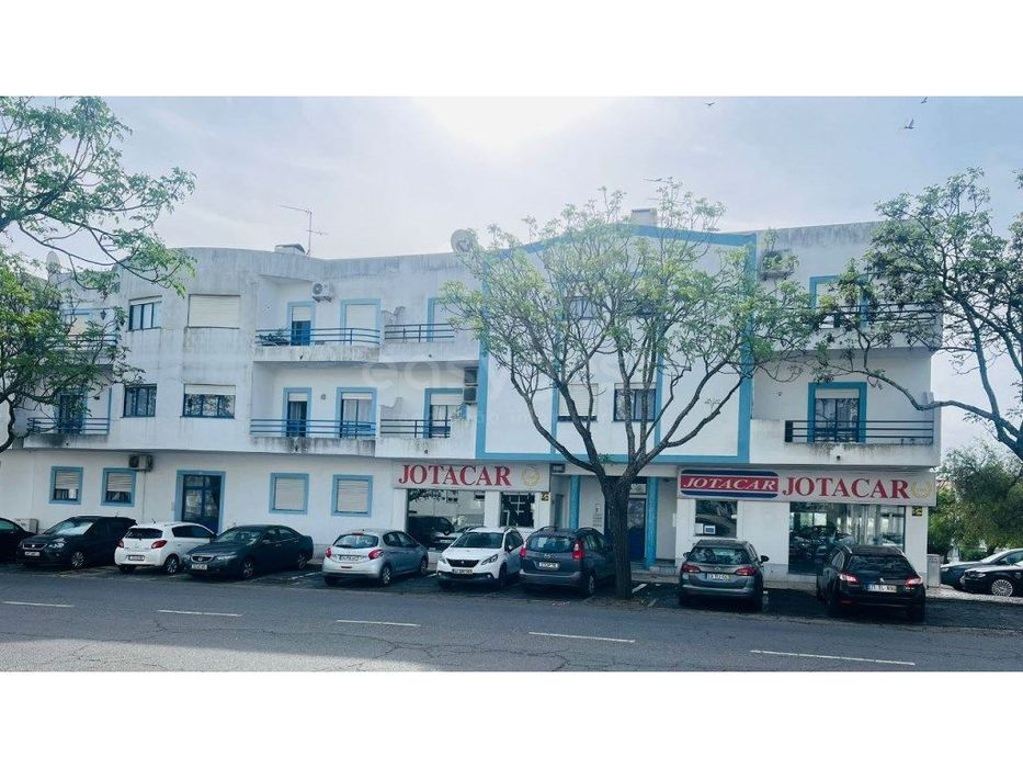 Apartamento T3 em rés-do-chão em zona residencial de Beja