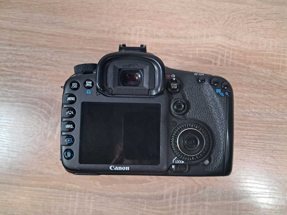 Фотоапарат Canon EOS 7D EF-S 18-55 IS STM