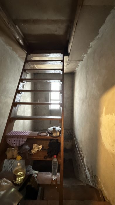 Добротний теплий будинок для життя біля лісу та річки