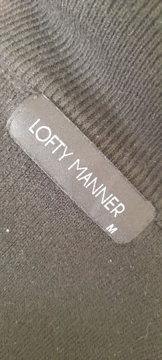 Czarny sweter z falbankami Lofty Manner M