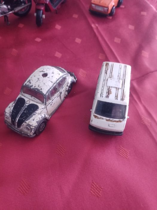 Carrinhos Corgi e duas motas