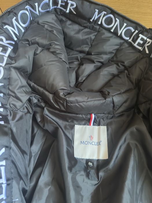 Зимова куртка Moncler