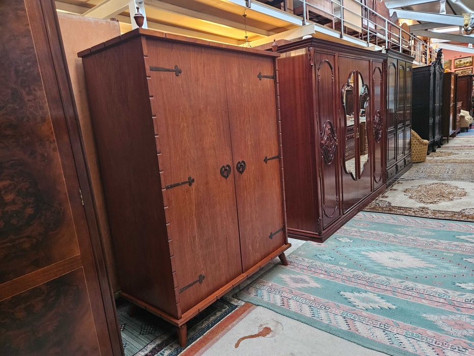 Roupeiro em madeira maciça estilo rústico - óptimo estado geral