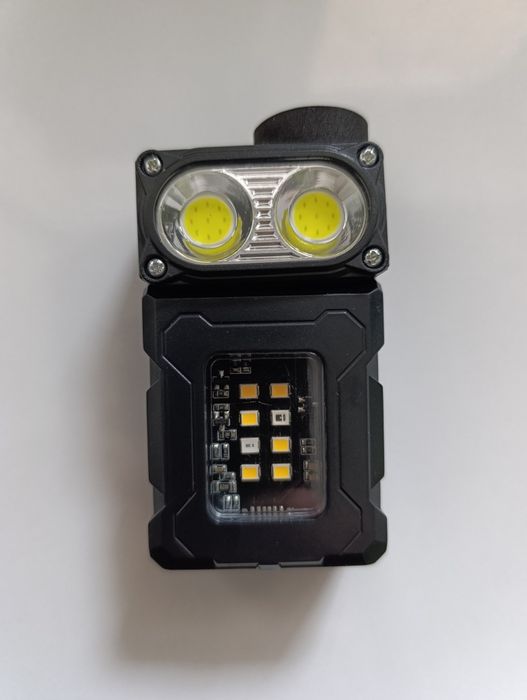 Дуже потужний, компактний ліхтарик, з поворотом на 180°