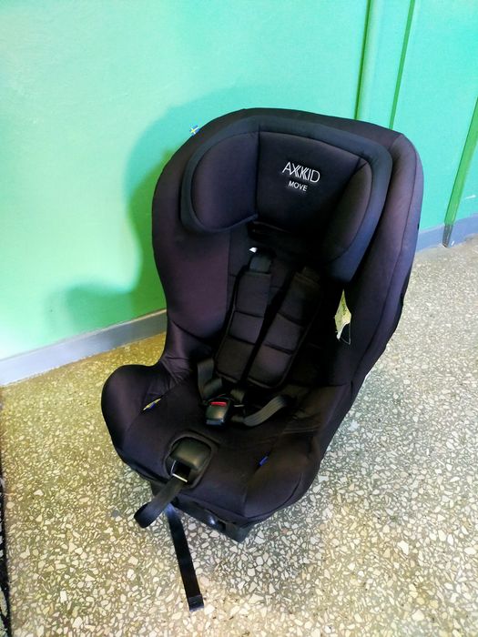 Fotelik samochodowy Axkid Move 9-25 kg tyłem do kierunku jazdy
