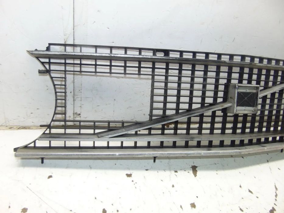Volvo 144 grelha " nova de stock antigo