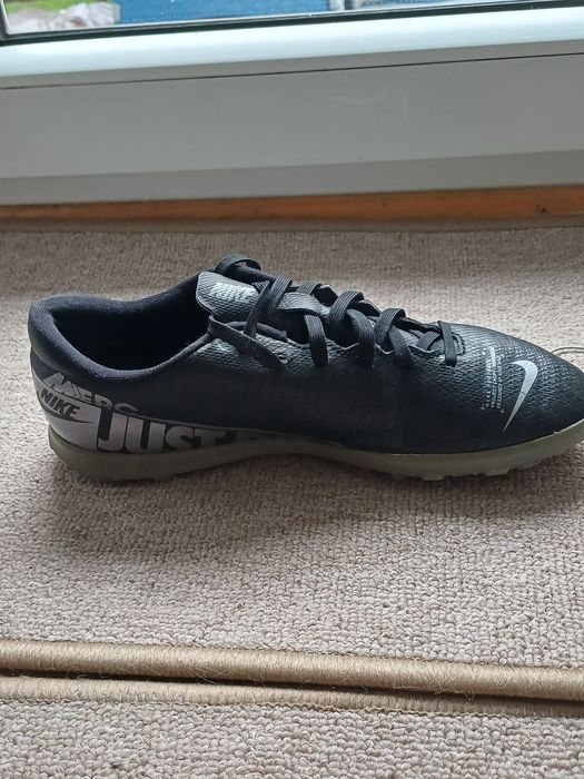 Сороконіжки Nike