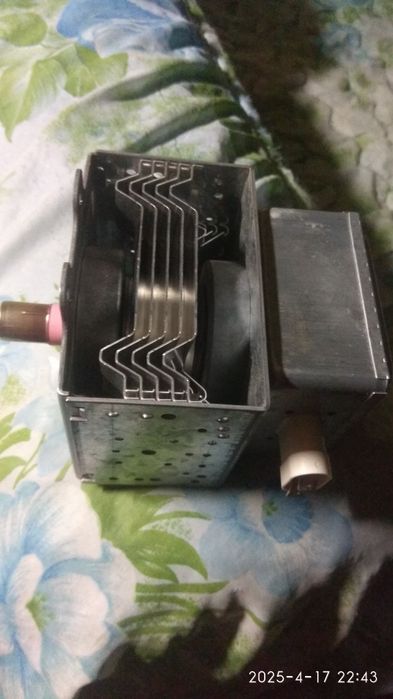 Магнітрон для мікрохвильовки