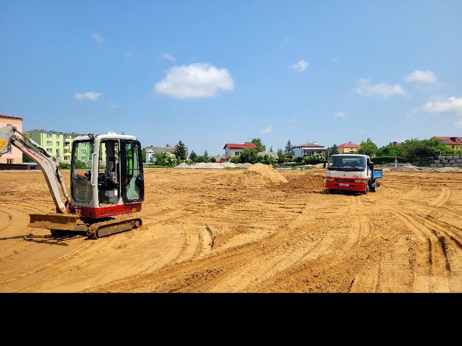 Uslugi minikoparką przewierty i wywrotka 3.5t