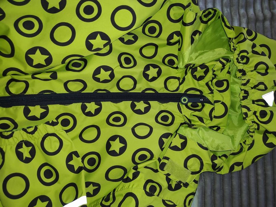 Продам курточку ветровка,на мальчика