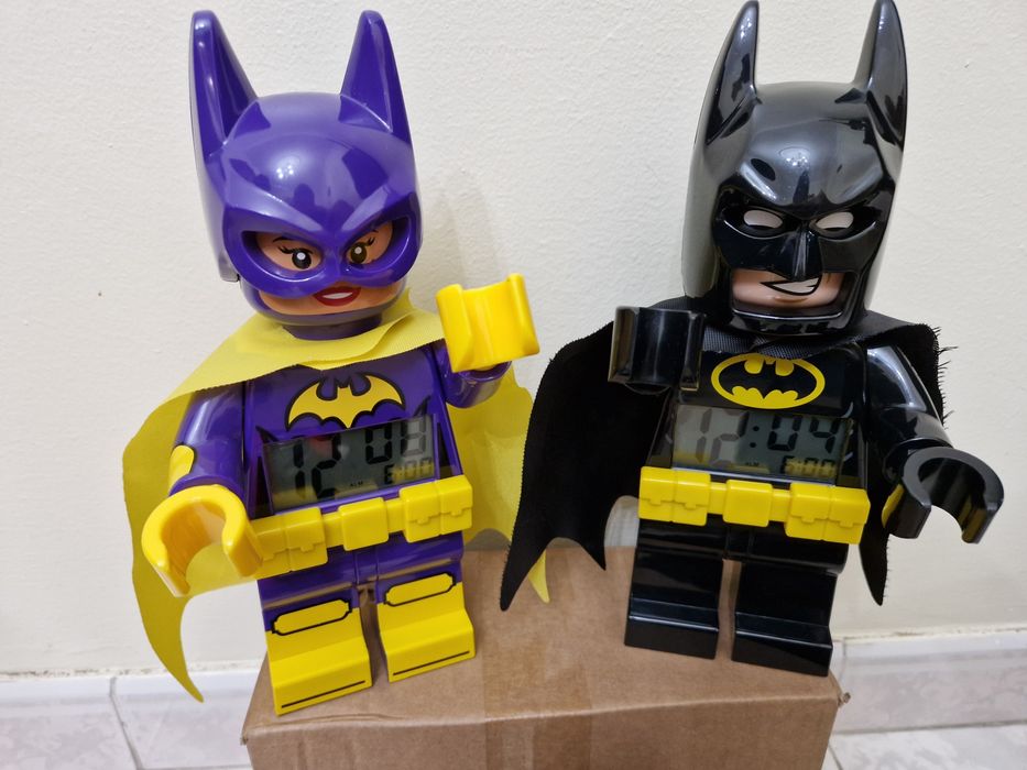 Bonecos da Lego com relógio