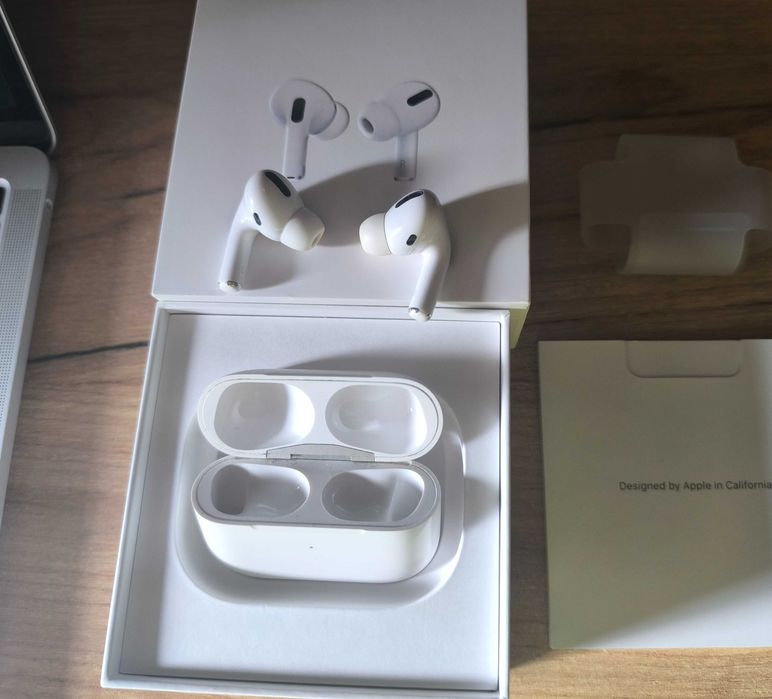 Apple AirPods Pro with Wireless MagSafe Charging Case